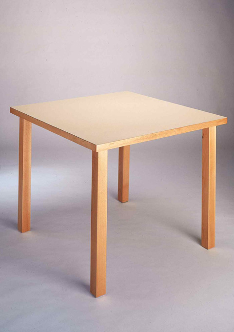 Table model Gero